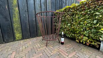 Grote vuurkorf van sterk en degelijk staal (vintage) beschikbaar voor biedingen