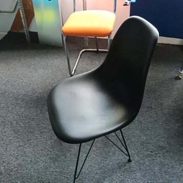 Leuke stoeltjes...eettafel..kantoor... beschikbaar voor biedingen