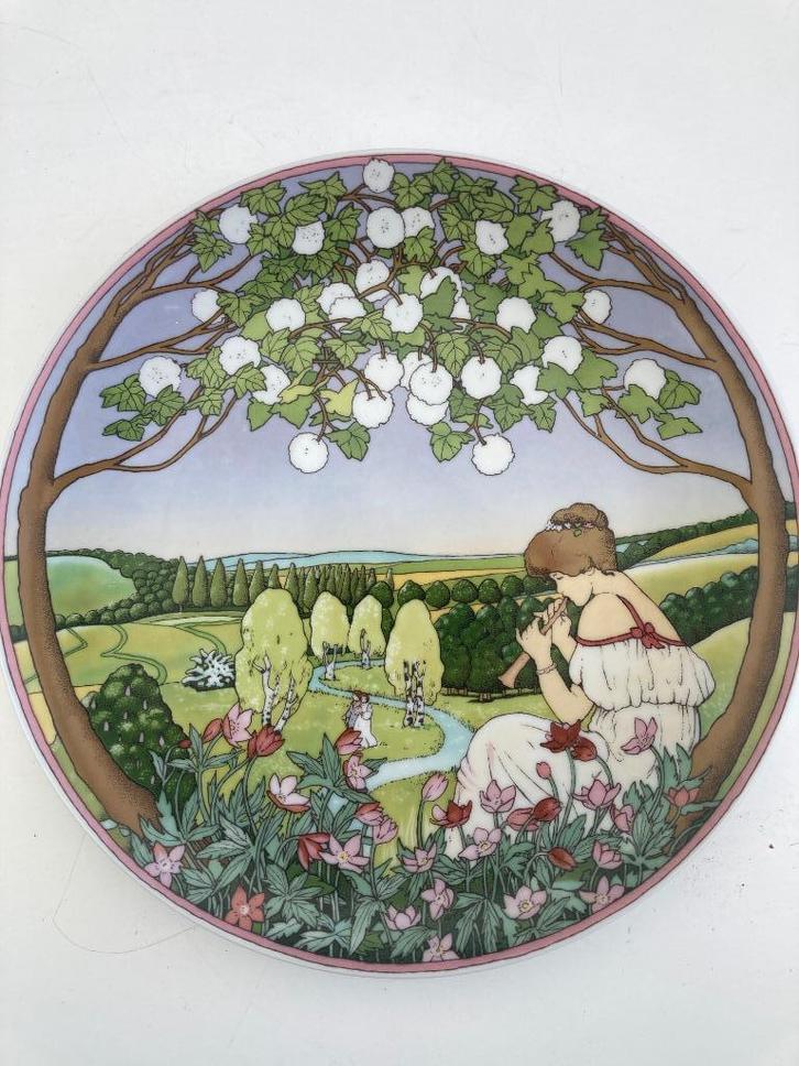 Wandbord Heinrich Villeroy & Boch Vier jaargetijden - lente, Verzamelen, Porselein, Kristal en Bestek, Zo goed als nieuw, Bord of Schaal