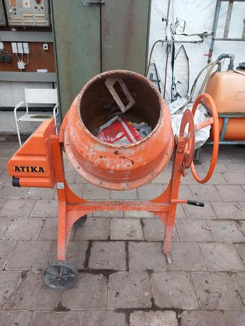 Betonmixer te huur.  Betonmolen te huur beschikbaar voor biedingen