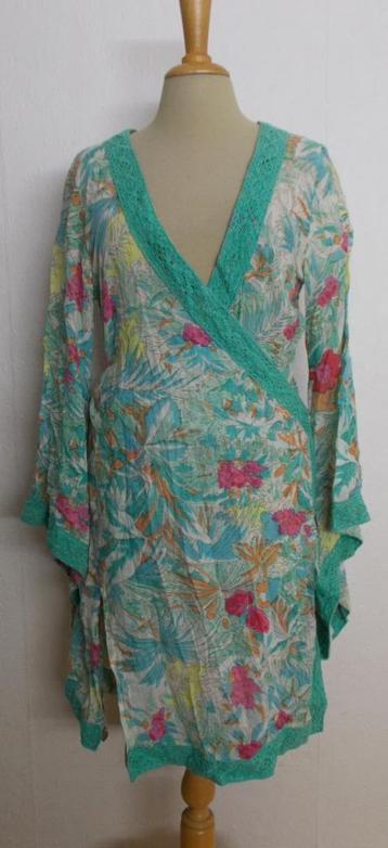 Bohemien print wikkeljurkje met kant van Amor Lola! L beschikbaar voor biedingen