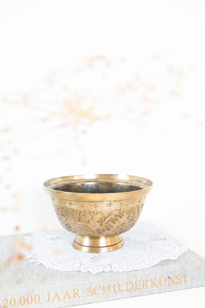 Messing bloempot op voet, Antiek en Kunst, Antiek | Koper en Brons, Ophalen of Verzenden