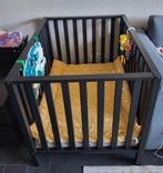 Zwarte babybox TWF met boxkleed en matras, Ophalen, Zo goed als nieuw, Rechthoekig, In hoogte verstelbaar