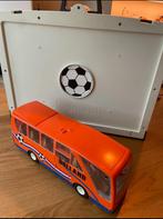 PLAYMOBIL inklapbaar voetbalveld+ oranje spelersbus, Kinderen en Baby's, Speelgoed | Playmobil, Ophalen of Verzenden, Zo goed als nieuw