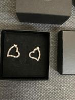 Oorbellen hartvormig ( 4 setjes nieuw ), Overige materialen, Nieuw, Ophalen of Verzenden, Knopjes of Stekers
