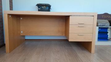 Bureau 90 x 160 gratis afhalen voor 17 mei beschikbaar voor biedingen