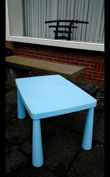 Ikea mammut tafel en stoeltje  beschikbaar voor biedingen