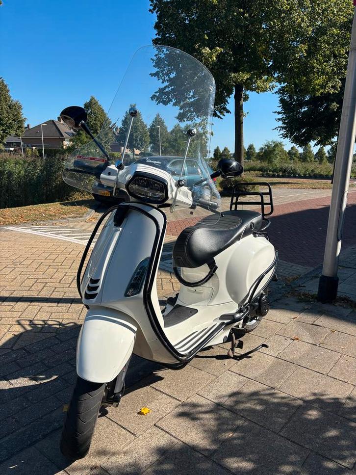 Vespa Sprint Monte Bianco - wit met zwarte details, Fietsen en Brommers, Brommers | Vespa, Gebruikt, Overige modellen, Maximaal 25 km/u