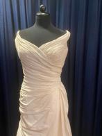 Taftzijde jurk met swarovski steentjes maat 34,36,38, Kleding | Dames, Ophalen, Zo goed als nieuw, Wit, Trouwjurk