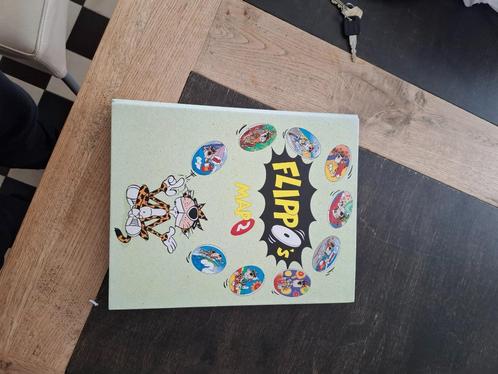 Flippo map 2 nummers 241A tm 510 bijna vol goeie staat, Verzamelen, Flippo's, Verzameling, Adventure, Cheetos 24 Game, Flying