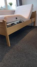 electrisch verstelbaar bed, Ophalen, 210 cm, Zo goed als nieuw, Hout