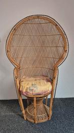 Mooie rieten stoel met uniek design, Huis en Inrichting, Stoelen, Ophalen, Gebruikt, Bruin, Eén
