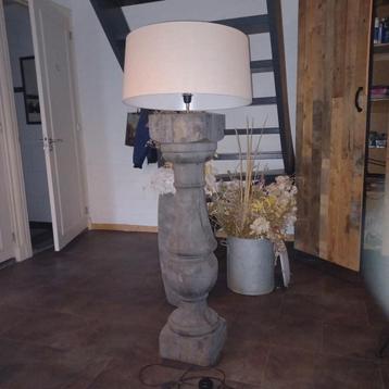 Stoere Staande Lamp - 152cm Hoog, Grote Kap beschikbaar voor biedingen