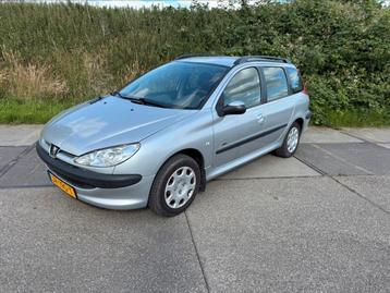 Peugeot 206 1.1 SW X-design 2005 Grijs airco nw apk beschikbaar voor biedingen