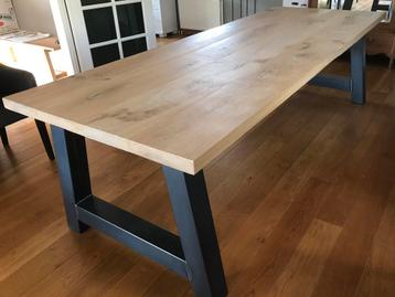 Eettafel zgan massief eiken L270cm B100cm H74cm Dik 5cm beschikbaar voor biedingen