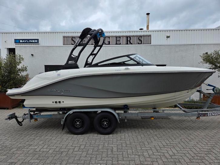 Bayliner V20i - MY2026 - tower/bimini, Watersport en Boten, Speedboten, Zo goed als nieuw, 6 meter of meer, Benzine, 200 pk of meer
