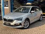 Skoda Scala 1.0 TSI Business Edition 2022 AUT NAVI NAP BTW!, Auto's, Skoda, Gebruikt, 620 kg, Origineel Nederlands, Zilver of Grijs