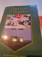 1 Divisie '7 December' 1946-1986 - Militair Geschiedenisboek, Boeken, Gelezen, Ophalen of Verzenden, Landmacht, 1945 tot heden