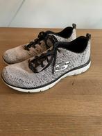 Skechers zo goed als nieuw zwart/wit, Skechers, Zwart, Ophalen of Verzenden, Sneakers of Gympen