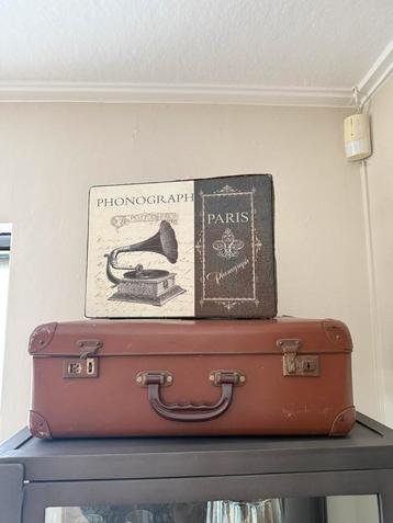 Gave brocante koffers ter decoratie beschikbaar voor biedingen