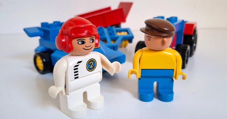 Duplo Nr2629 & 2609 Boerenwerktuig & Race auto zgan € 14,99, Kinderen en Baby's, Speelgoed | Duplo en Lego, Zo goed als nieuw