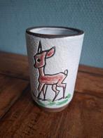 Vintage Vaasje met Hert en Scheurtje, Gebruikt, Wit, Aardewerk of Porselein, Ophalen of Verzenden