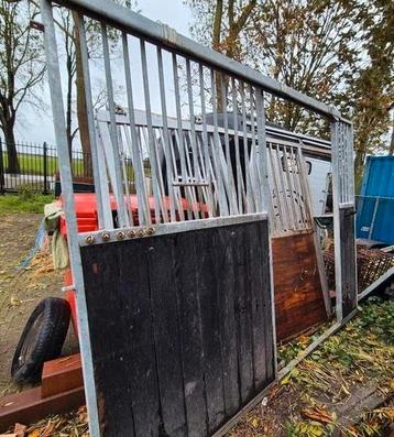 3 staldeuren , voorwanden  beschikbaar voor biedingen