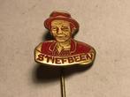 Metalen STIEFBEEN TV-Serie 60-er Jaren Speld (Rood/Messing)., Verzenden, Zo goed als nieuw, Figuurtje, Speldje of Pin