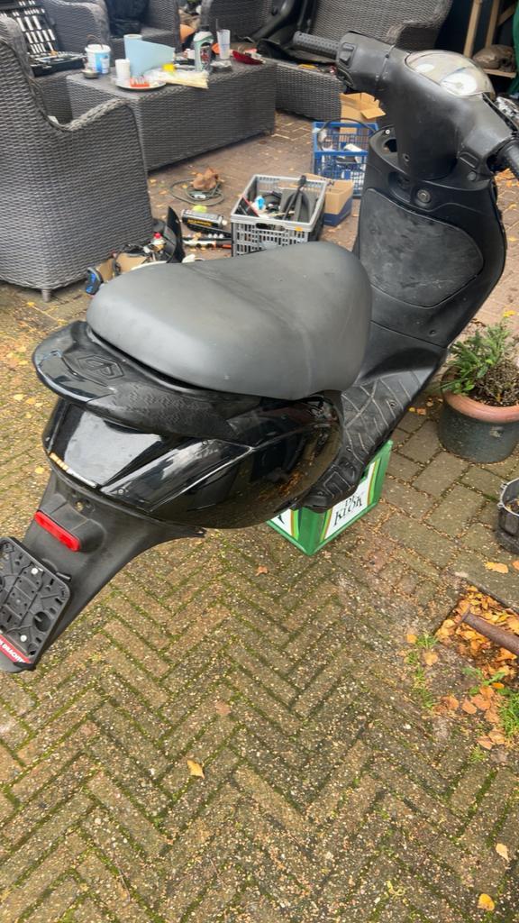 zip brom frame zonder wok, Fietsen en Brommers, Scooters | Piaggio, Zo goed als nieuw, Zip, Benzine, Ophalen
