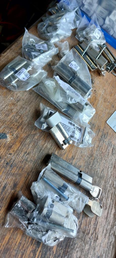 Partij cilindersloten - 75 stuks, Doe-het-zelf en Verbouw, Hang- en Sluitwerk, Slot, Ophalen