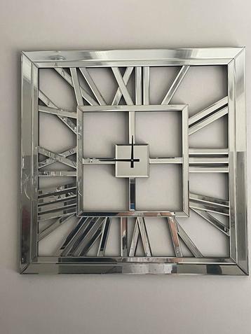 Glazen Style Klok - 80x80cm beschikbaar voor biedingen