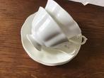 Thee kopjes Twee Royal Albert Reverie, Huis en Inrichting, Keuken | Servies, Ophalen of Verzenden, Zo goed als nieuw, Overige stijlen
