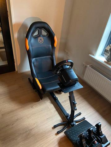 Playseat met thrustmaster t248 stuur  beschikbaar voor biedingen