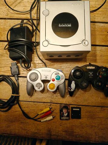 Nintendo gamecube met 2 controllers en 2 geheugen  beschikbaar voor biedingen