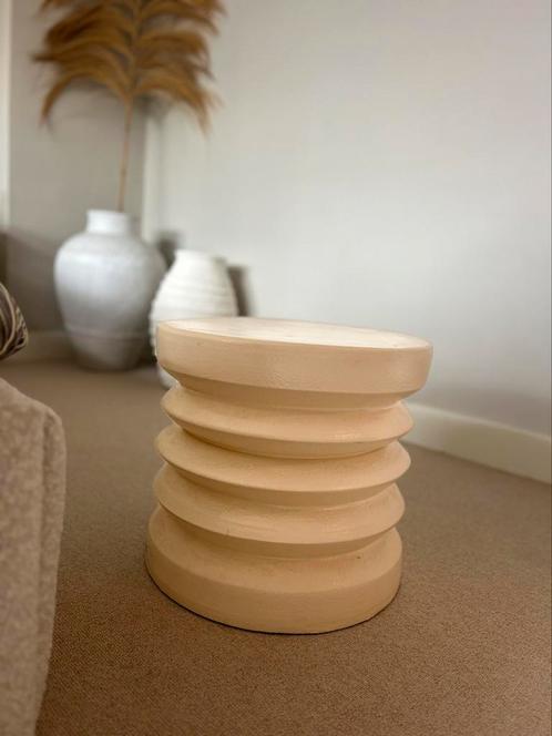 HKliving Stoneware Bijzettafel Ø 38 cm - Cream, Huis en Inrichting, Tafels | Bijzettafels, Nieuw, Rond, Minder dan 45 cm, Minder dan 55 cm