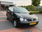 Volkswagen Polo 1.4 55KW AUTOMAAT 2002 Zwart, Auto's, Stof, 74 pk, Zwart, Zwart