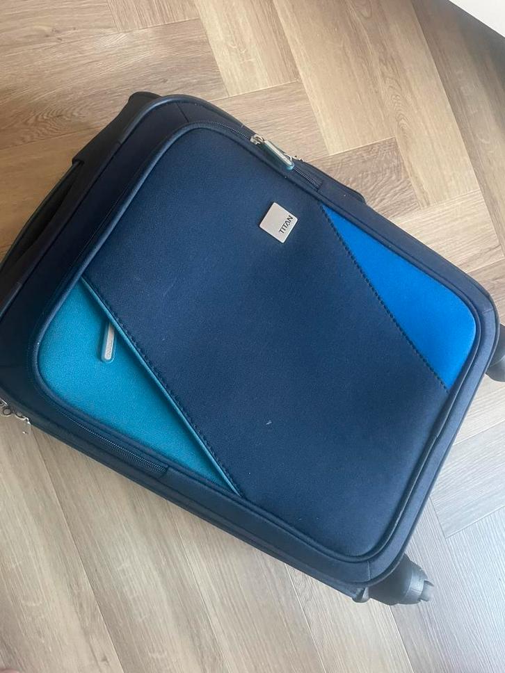 Cabin Size Suitcase – Good Condition, Sieraden, Tassen en Uiterlijk, Koffers, Gebruikt, Ophalen