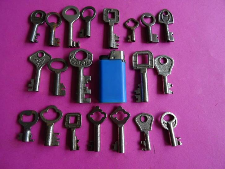 20 MOOIE OUDE ANTIEKE HANGSLOT SLEUTELS SLEUTEL SLOT SLOTEN, Antiek en Kunst, Curiosa en Brocante, Ophalen of Verzenden