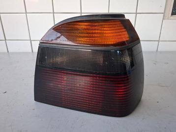 Achterlicht rechts van een Volkswagen Golf beschikbaar voor biedingen
