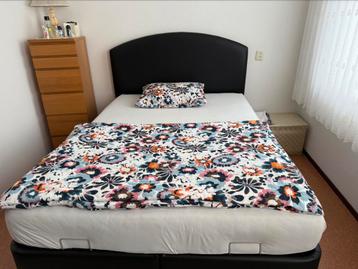 Zwarte leren 2 persoons boxspring inclusief matras beschikbaar voor biedingen