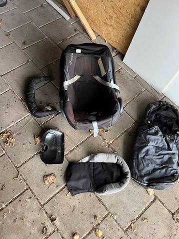 Maxi-Cosi CabrioFix met EasyFix-base + accessoires beschikbaar voor biedingen