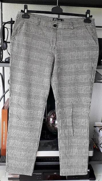 Dames pantalon beschikbaar voor biedingen