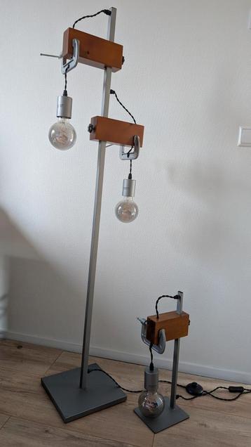 Twee staande lampen (set) beschikbaar voor biedingen