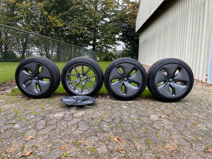 Originele Tesla Model 3 velgen met Michelin zomerbanden, Auto-onderdelen, Banden en Velgen, Banden en Velgen, Zomerbanden, 18 inch