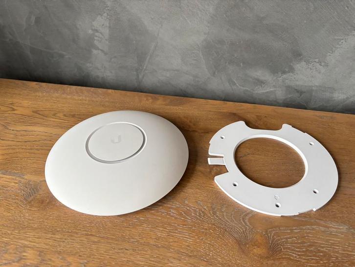 Ubiquiti Unifi AP AC Pro - Meerdere Beschikbaar, Computers en Software, Accesspoints, Gebruikt, Ophalen of Verzenden