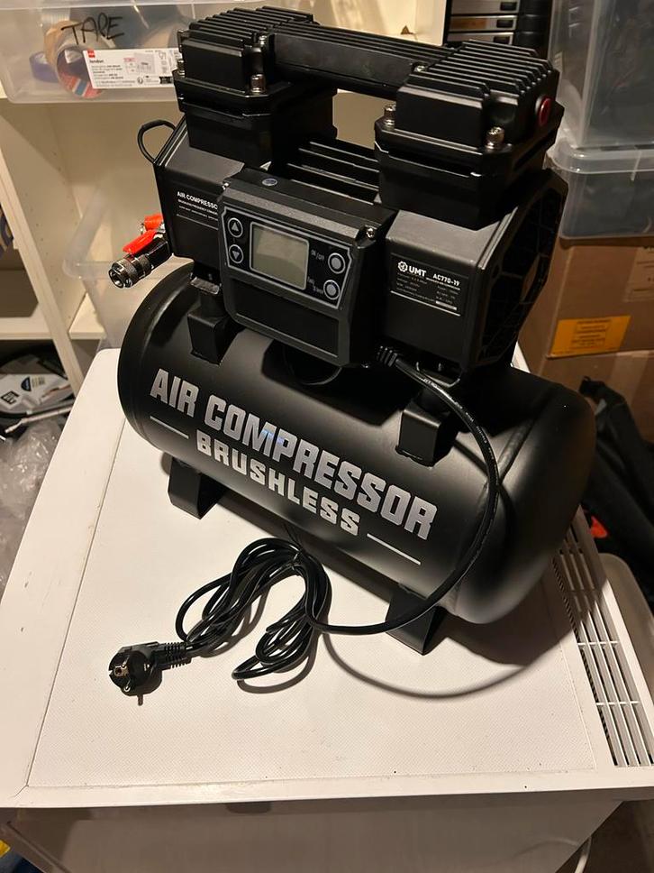 UMT AC770 19L Compressor - 9 Bar, 1000W, Doe-het-zelf en Verbouw, Compressors, Nieuw, 6 tot 10 bar, Minder dan 25 liter, Minder dan 200 liter/min