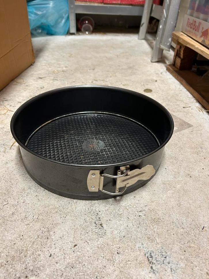 Partij van 100 stuks springvorm / springvormen Zenker 26 cm, Huis en Inrichting, Keuken | Keukenbenodigdheden, Gebruikt, Ophalen of Verzenden