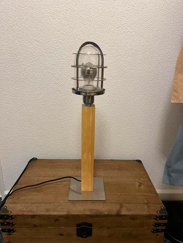 Houten Deco Lamp + Metalen Kap beschikbaar voor biedingen