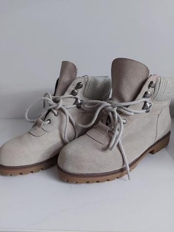 Dames half hoge veter schoen  mt 39 Nieuw !! beschikbaar voor biedingen