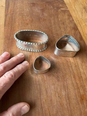 Drie Vintage Servetringen beschikbaar voor biedingen